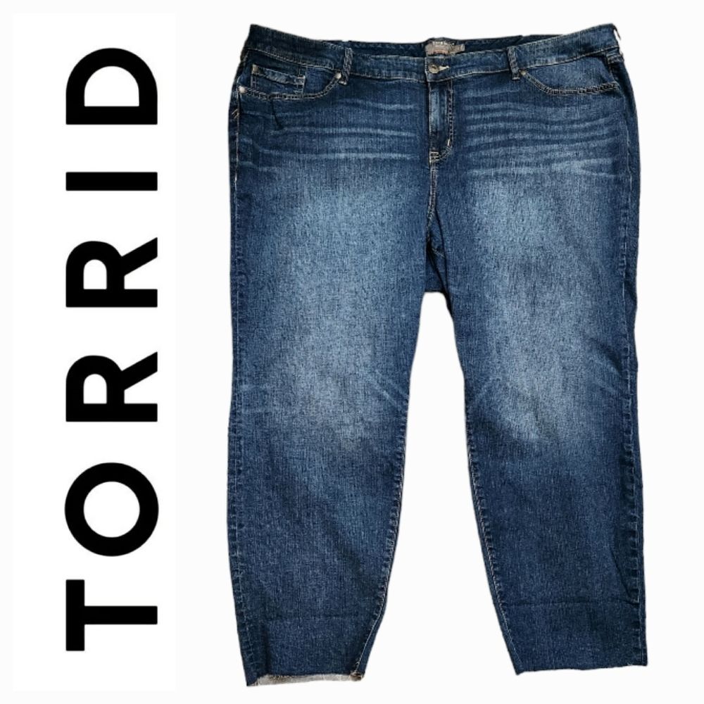 Torrid High Rise Crop Boyfriend Vintage Stretch Denim Straight Jeans 28